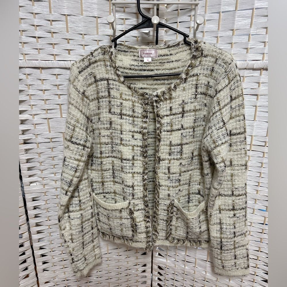 Kamana sz M knit cream, tan and brown‎ jacket/sweater with pockets fringe trim